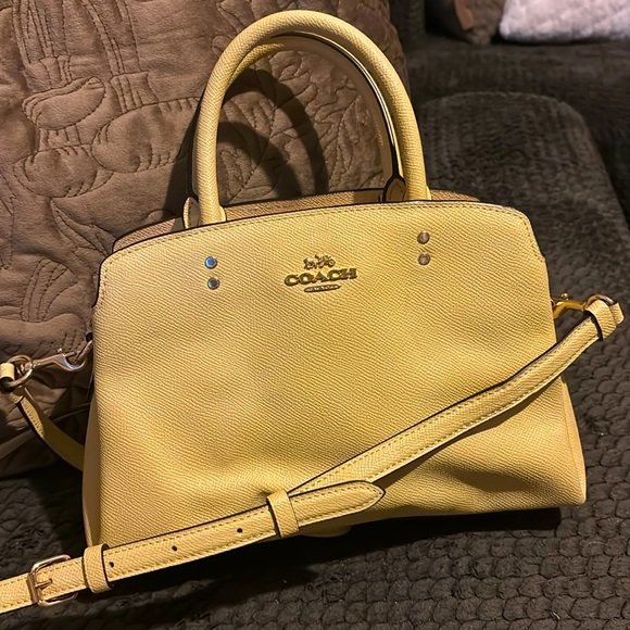Coach crossbody! 💛 - Picture 1 of 6